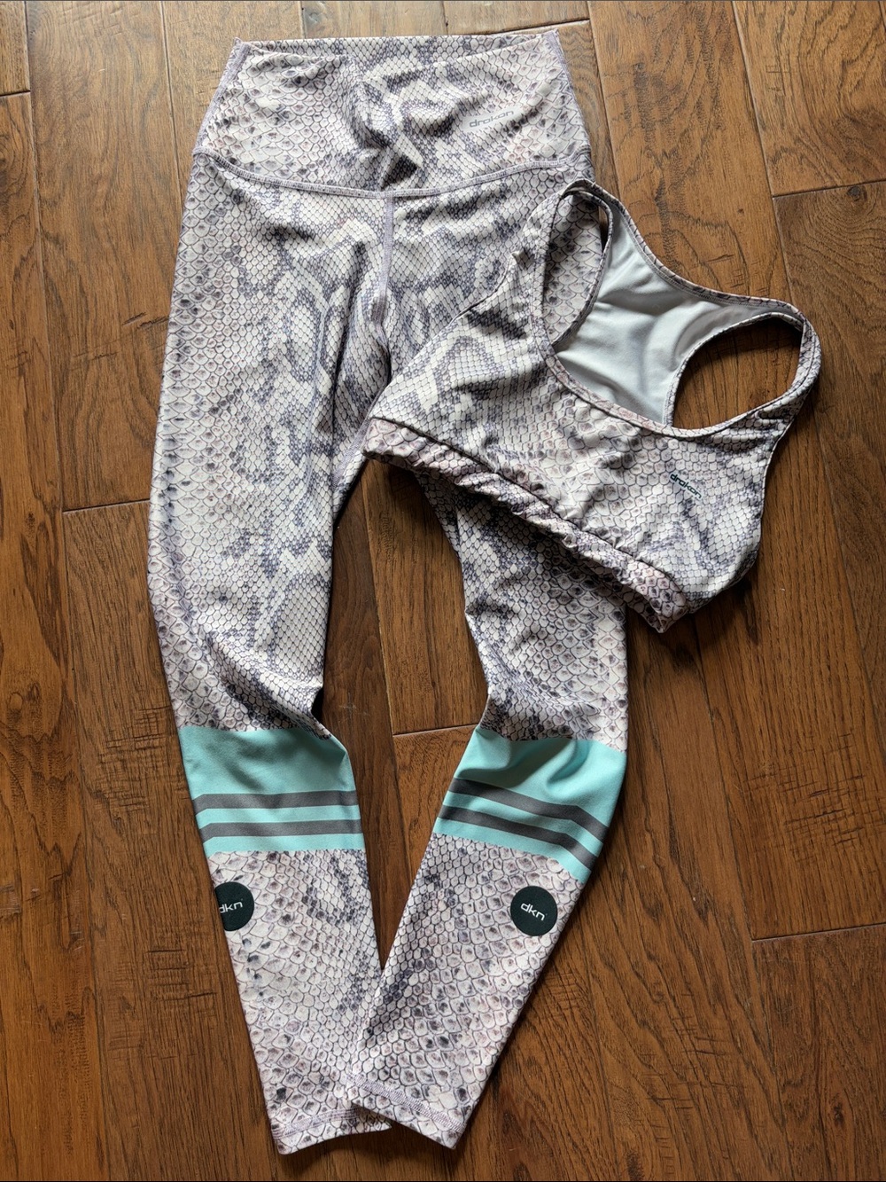 Drakon Colombian Snakeskin Print Leggings & Sports Bra Set with Mint Accents